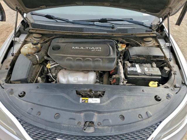 Chrysler 200 Limited Image 12