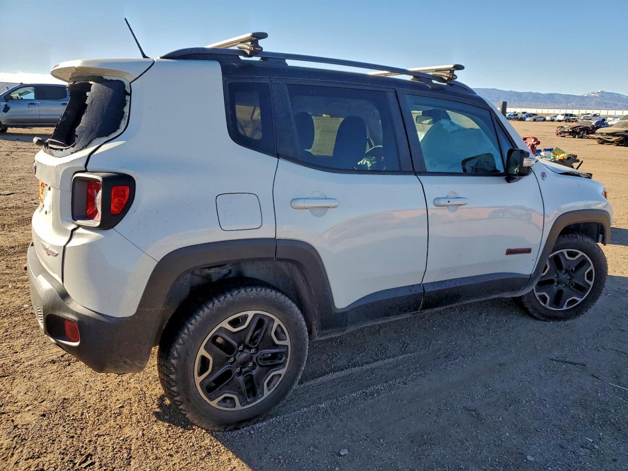 Jeep Renegade Trailhawk Image 9