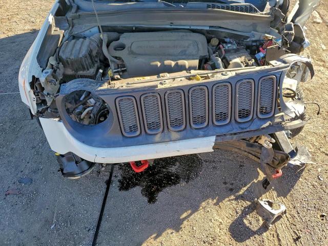 Jeep Renegade Trailhawk Image 11