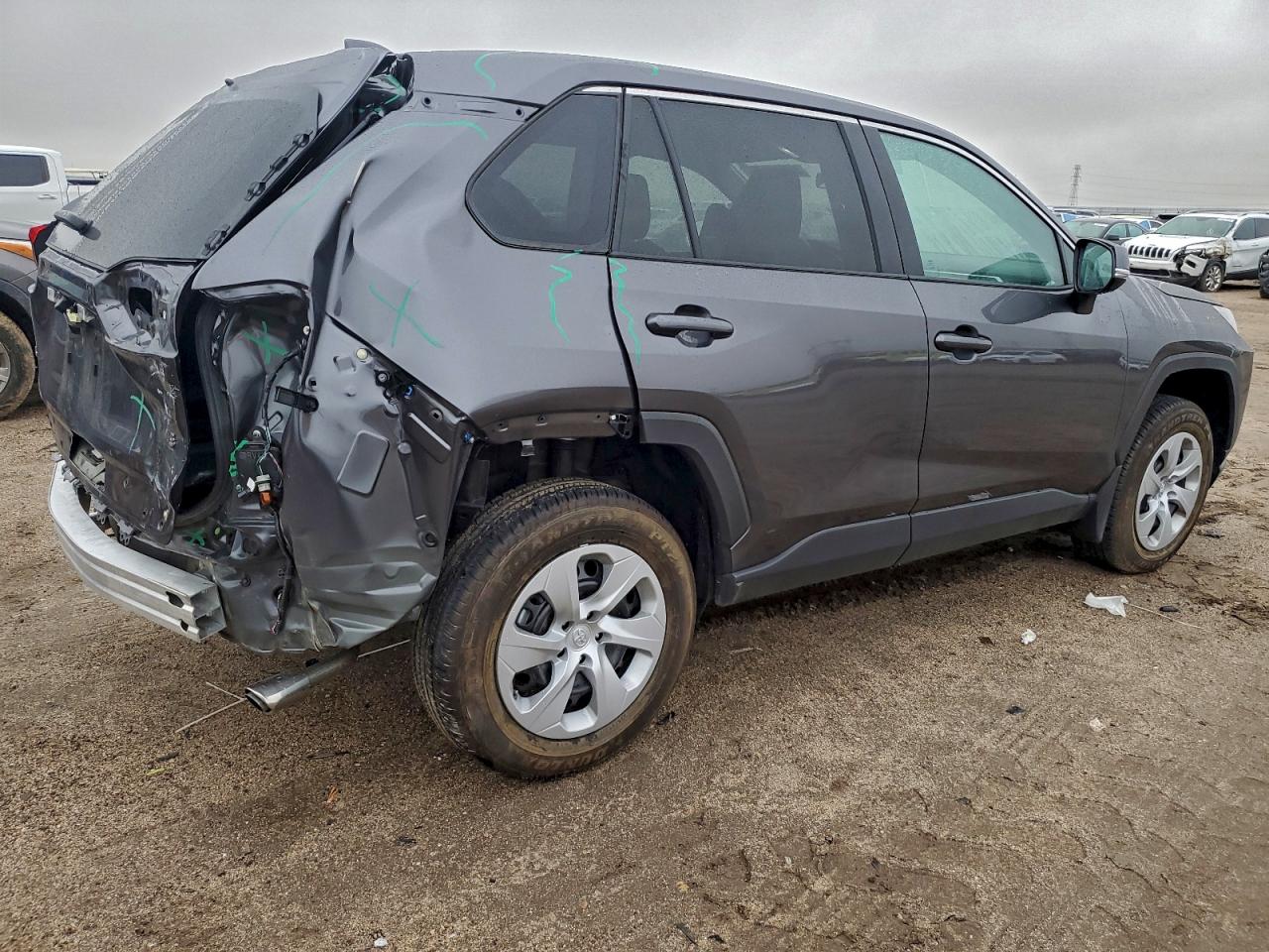 Toyota RAV4 Le Image 6