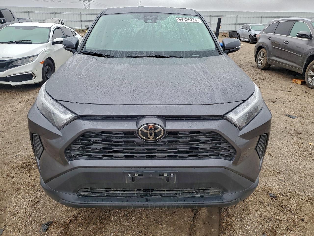 Toyota RAV4 Le Image 7