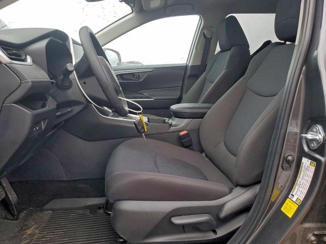 Toyota RAV4 Le Image 11