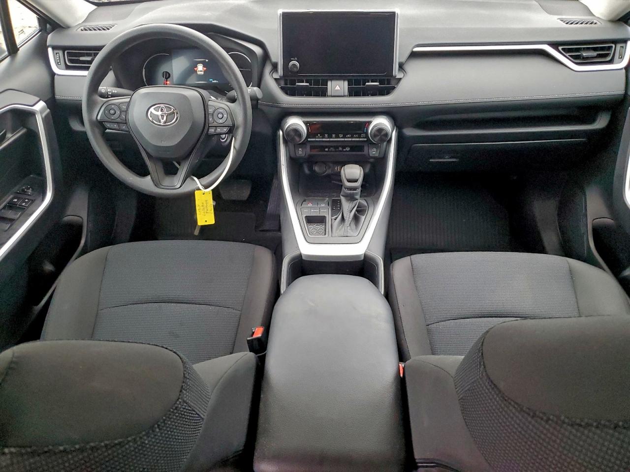 Toyota RAV4 Le Image 3