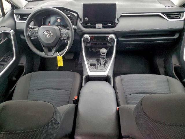 Toyota RAV4 Le Image 3