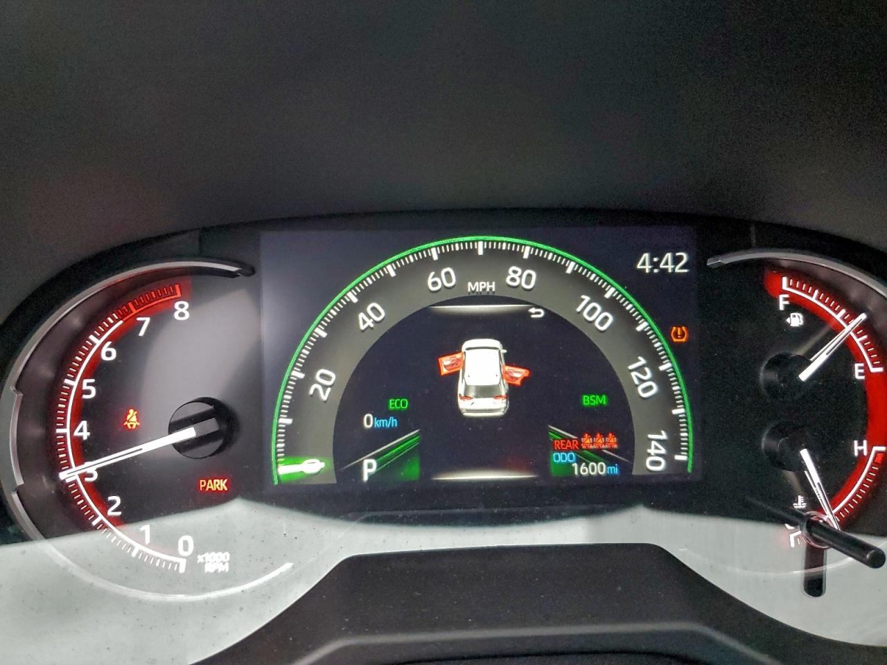 Toyota RAV4 Le Image 4