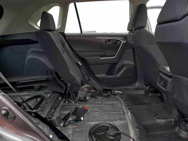 Toyota RAV4 Le Image 5