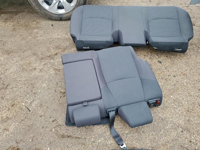 Toyota RAV4 Le Image 12