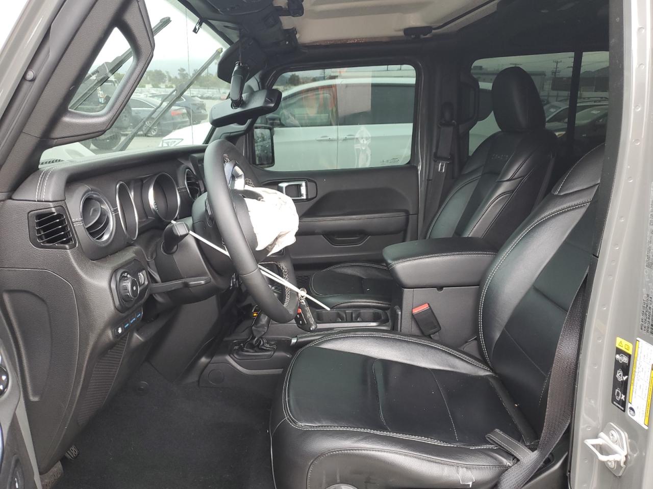 Jeep Wrangler Sahara 4xe Image 12