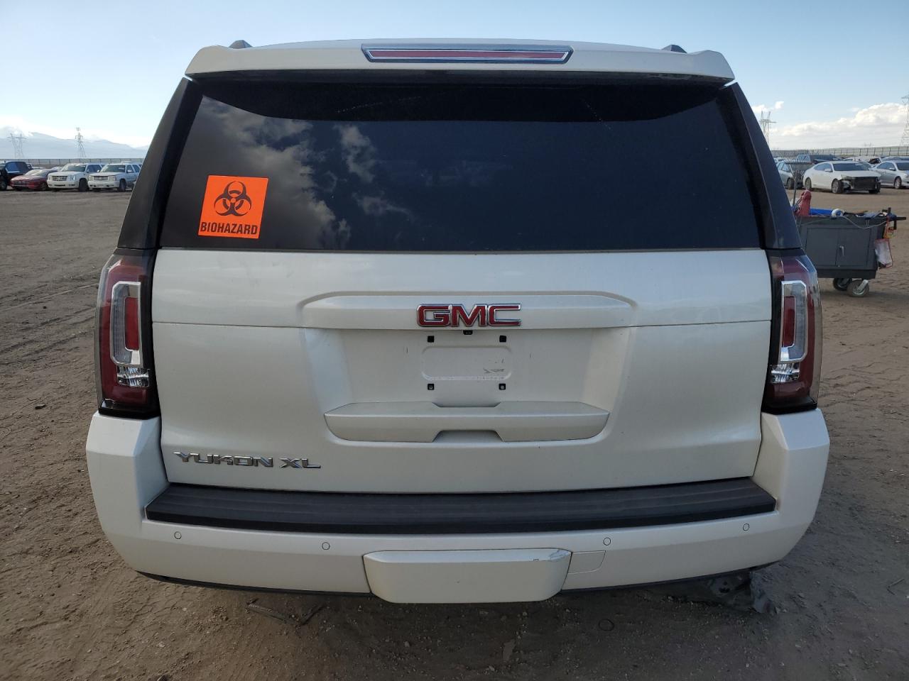 GMC Yukon C1500 Slt Image 12