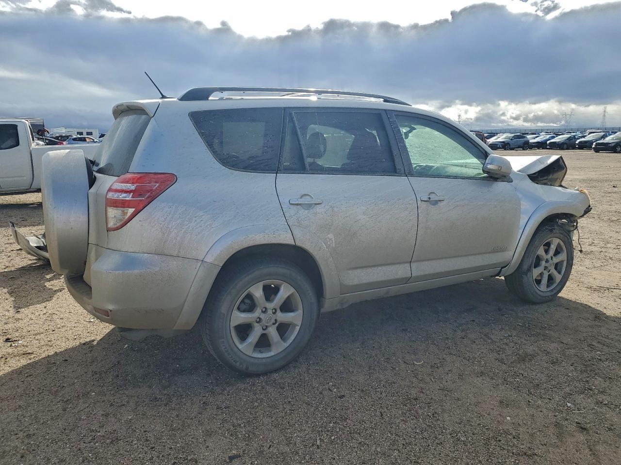 Toyota RAV4 Limited Image 3