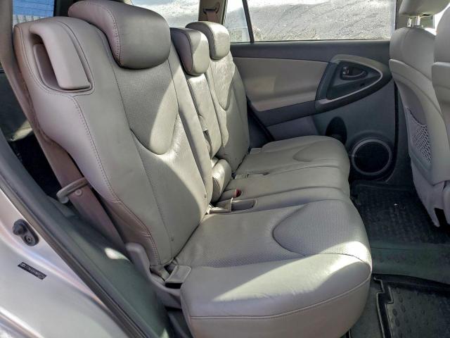 Toyota RAV4 Limited Image 8