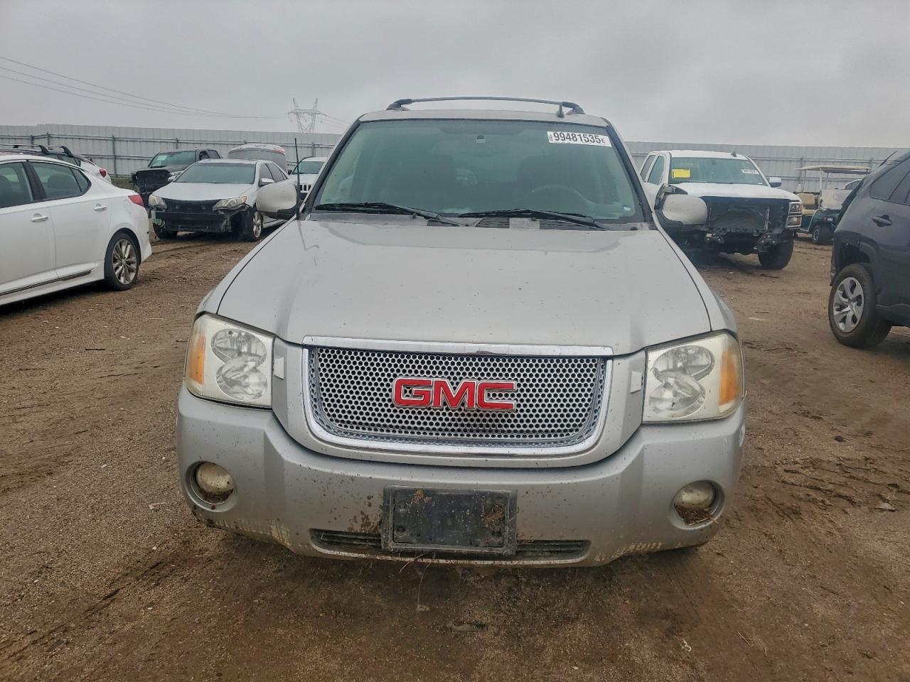 GMC Envoy Denali Image 11