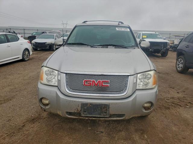 GMC Envoy Denali Image 11