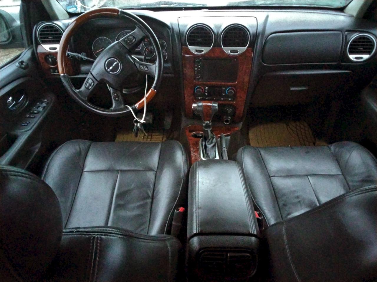 GMC Envoy Denali Image 2