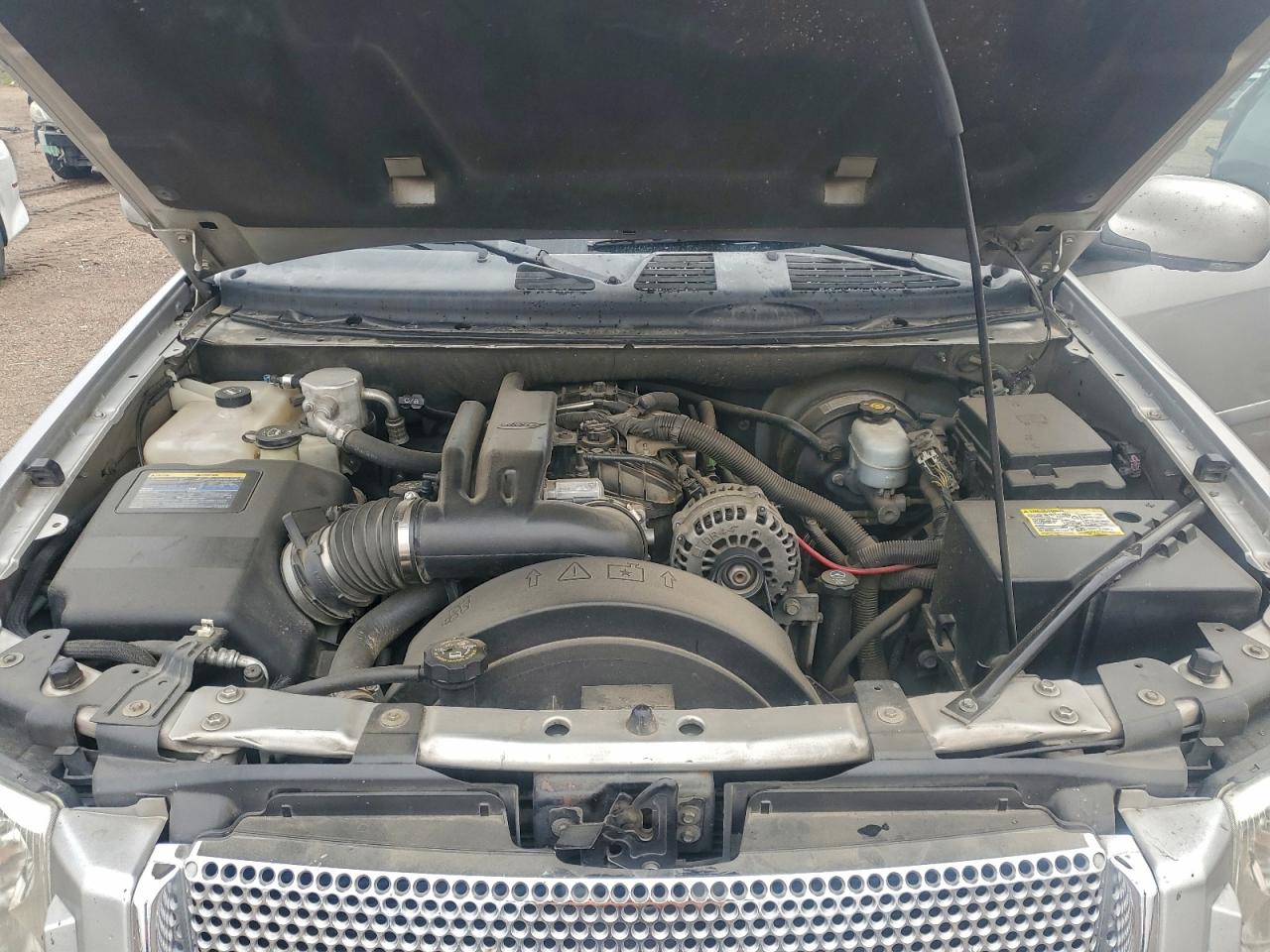 GMC Envoy Denali Image 6