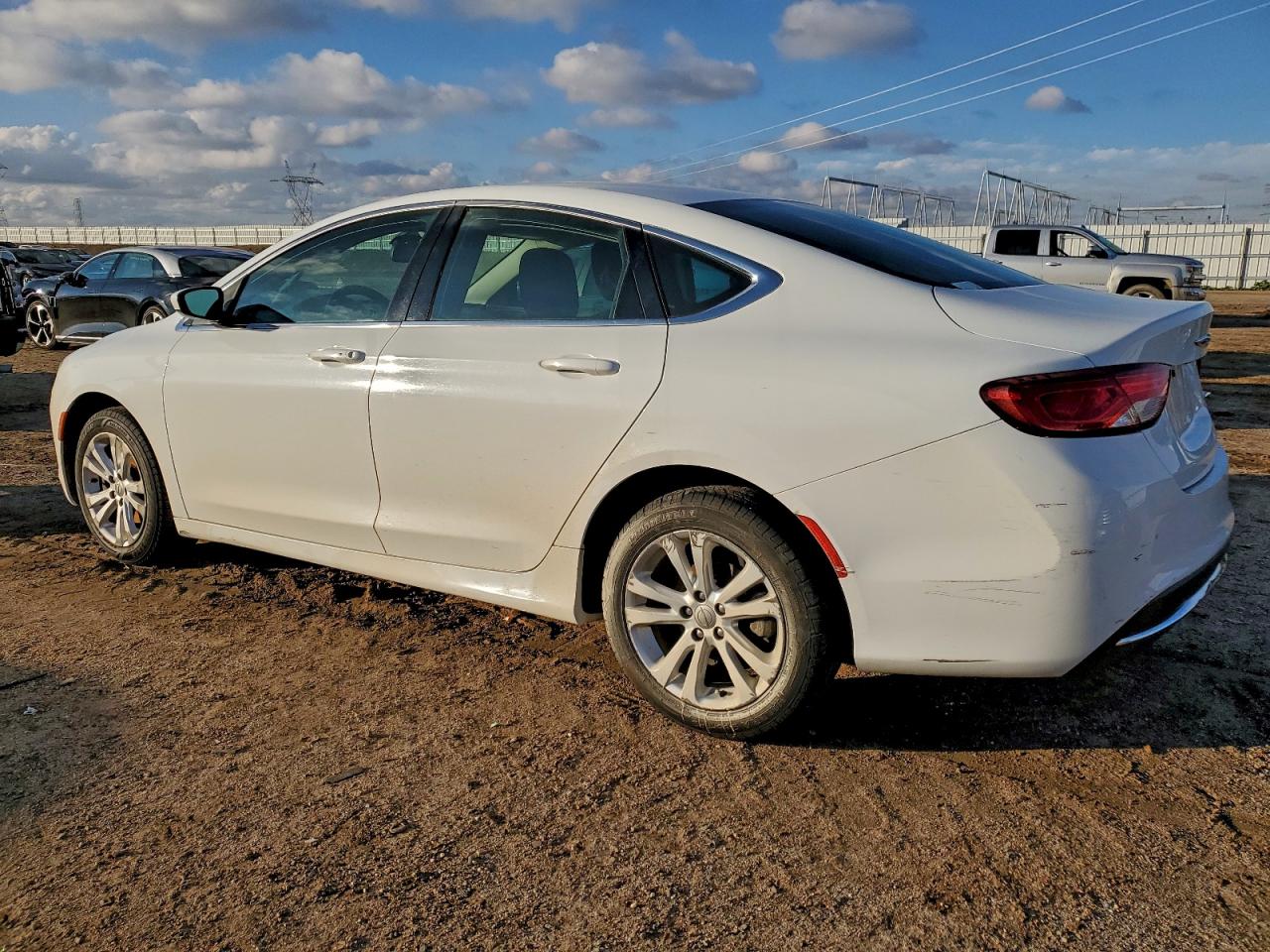 Chrysler 200 Limited Image 2