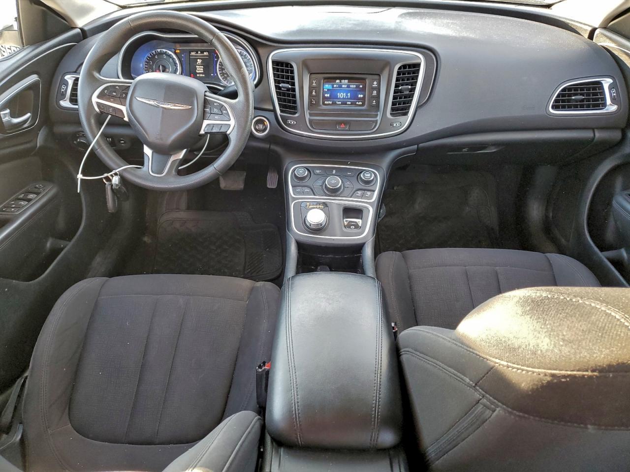 Chrysler 200 Limited Image 9