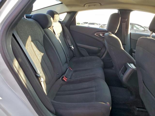 Chrysler 200 Limited Image 4